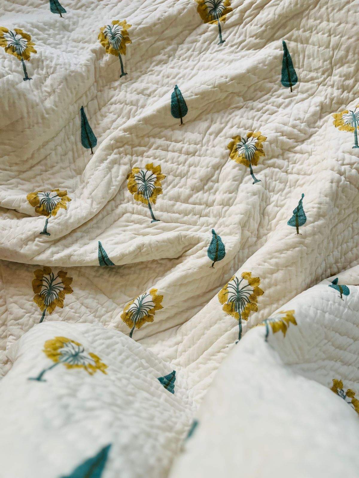 California Kings Quilt- Lemon Premium Cotton Quilts Dispatch Time 24 Hours  - Ethnic Naaari