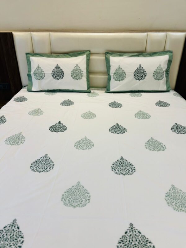 Leaf 🍃- King Bedsheet with 2 Pillow Covers 
( Dispatch Time 24 hours)