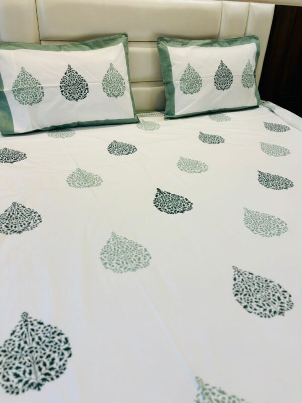 Leaf 🍃- King Bedsheet with 2 Pillow Covers 
( Dispatch Time 24 hours)