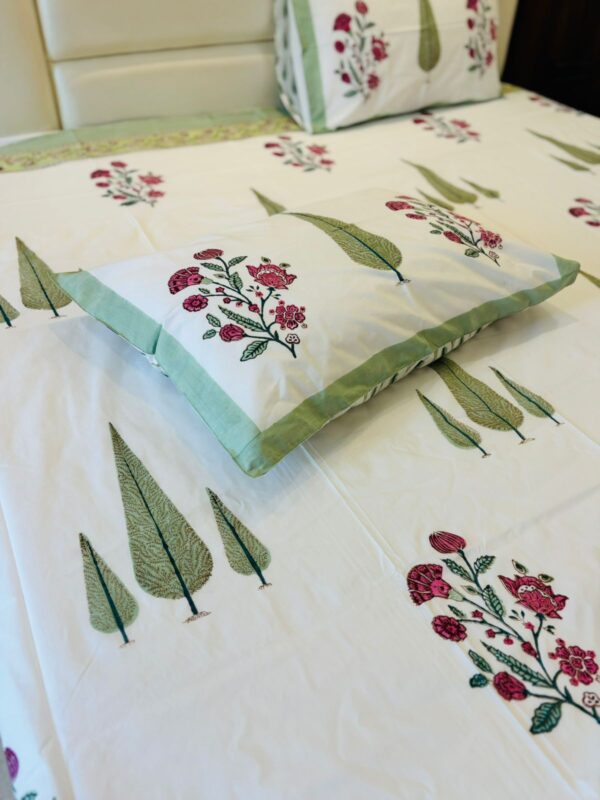 Rani - Queen Bedsheet with 2 Pillow Covers 
( Dispatch Time 24 hours)