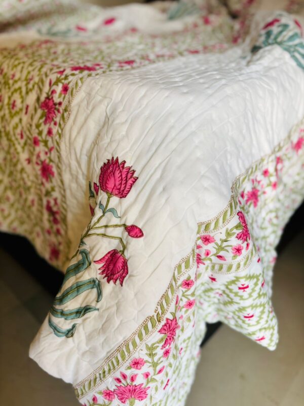 Single Bed Quilt - Lotus 🪷