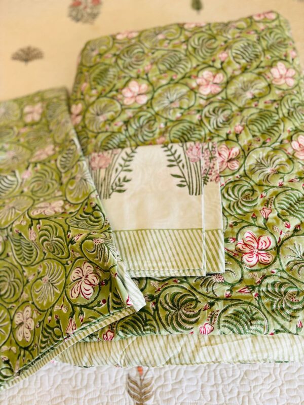 Green Love 🍃 Bedding Set 1