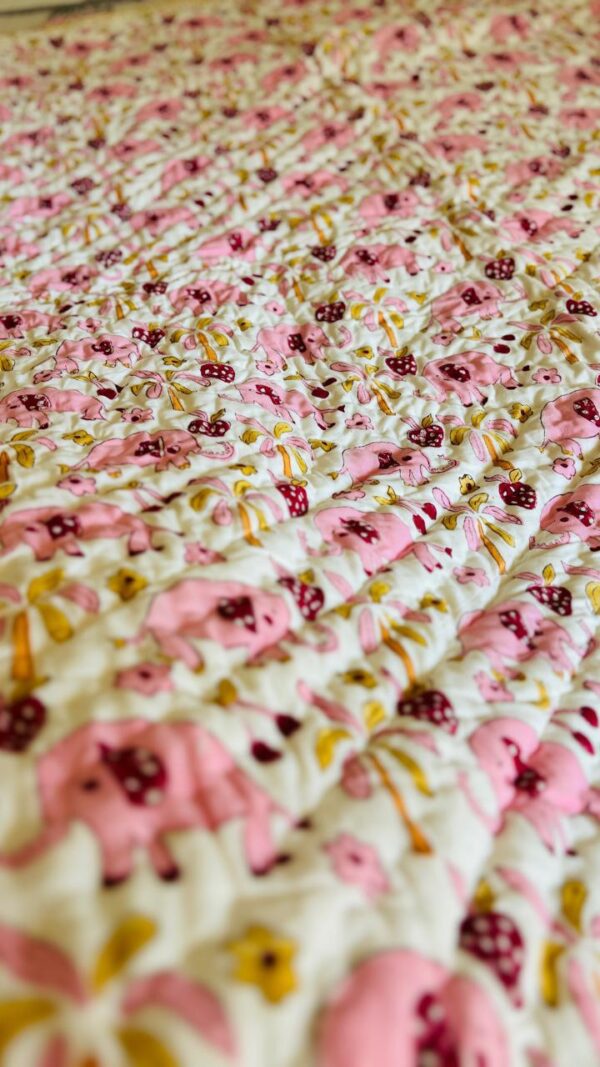 Single bed Quilt Red Ele 2