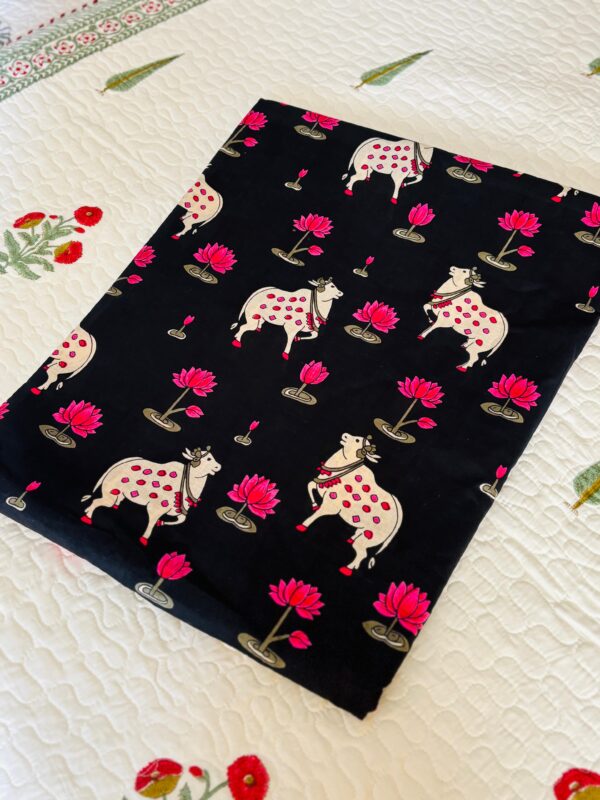 100./. Cotton Mul Fabrics, Black Pichwai Raw Fabrics - Pure Cotton