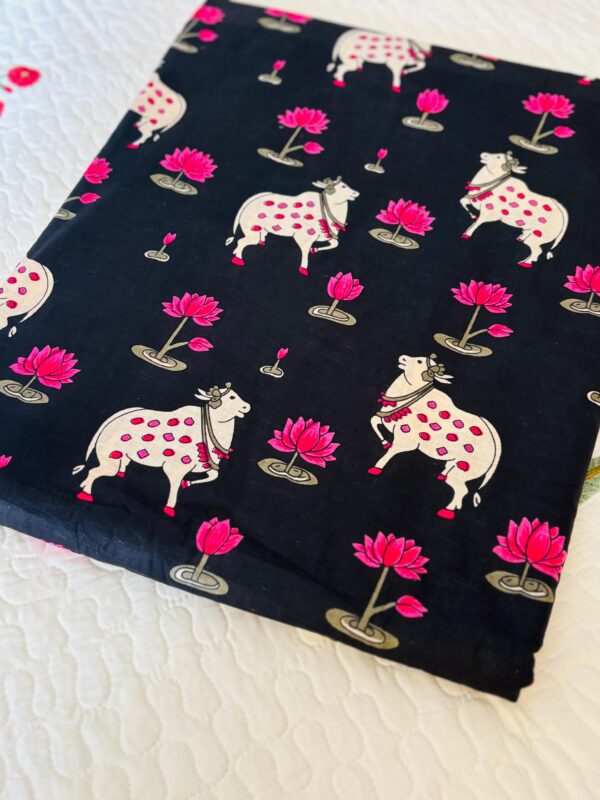 100./. Cotton Mul Fabrics, Black Pichwai Raw Fabrics - Pure Cotton