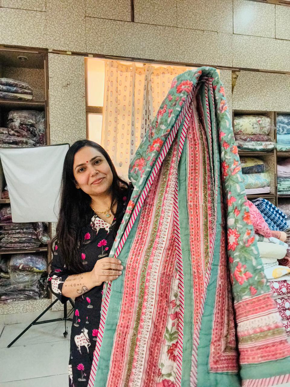 Double Bed - JAIPURI RAZAI - Hand Block Print
Gulab 🌹
(Dispatch Time 24 Hours)