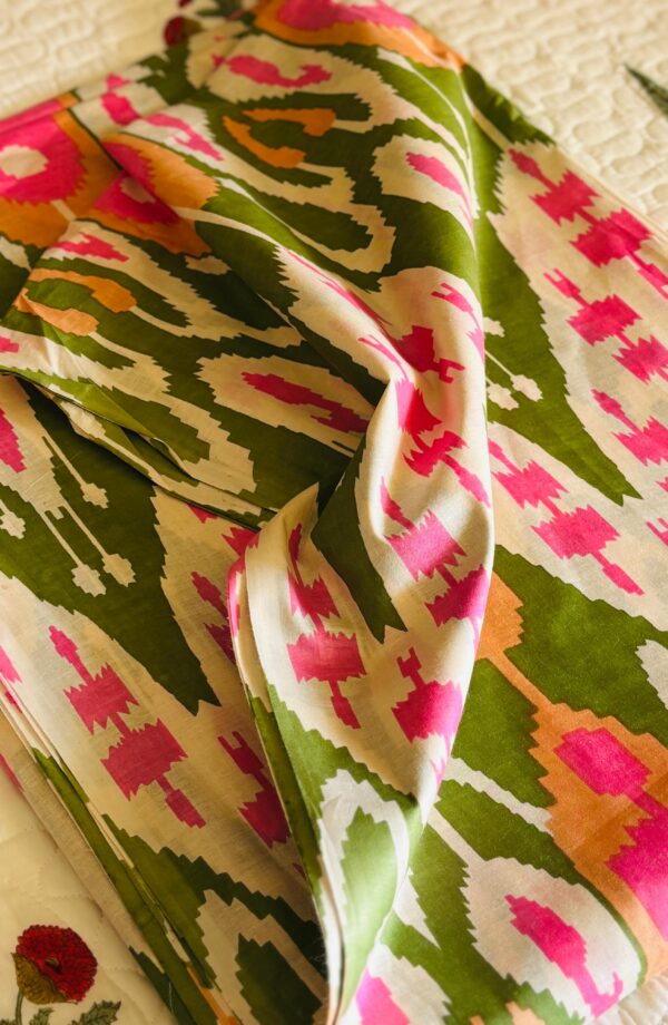 100./. Cotton Mul Fabrics, Hara Aur Gulabi Ikkat ☘️🌸Raw Fabrics - Pure Cotton