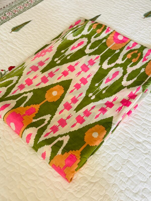100./. Cotton Mul Fabrics, Hara Aur Gulabi Ikkat ☘️🌸Raw Fabrics - Pure Cotton