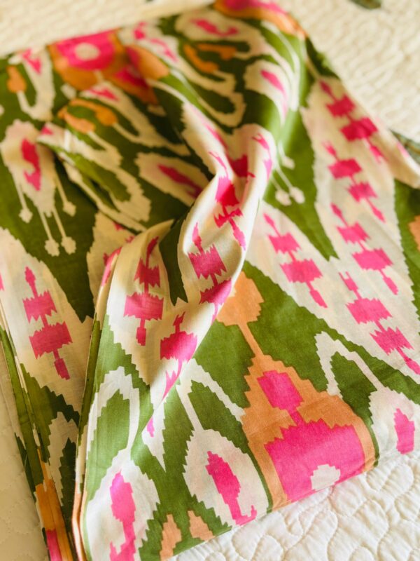 100./. Cotton Mul Fabrics, Hara Aur Gulabi Ikkat ☘️🌸Raw Fabrics - Pure Cotton