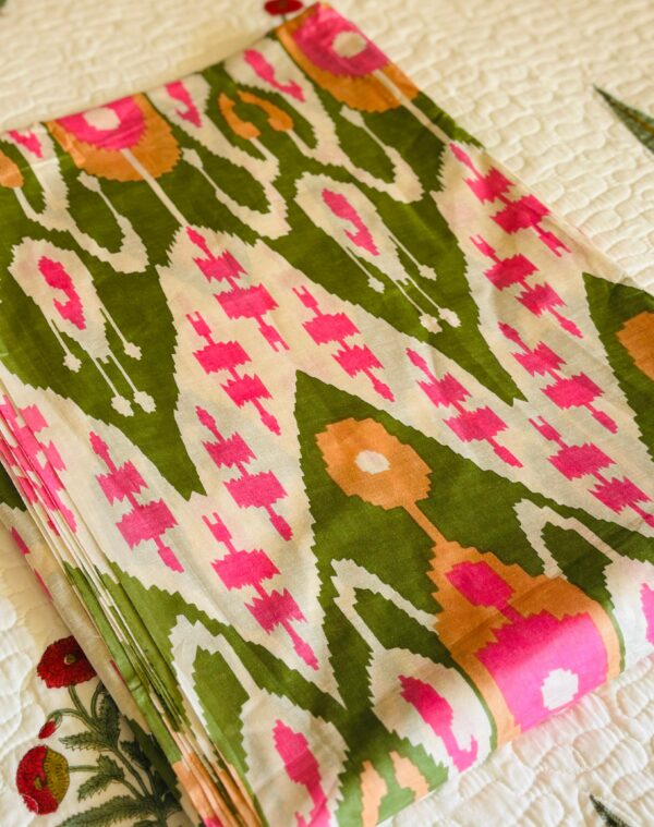 100./. Cotton Mul Fabrics, Hara Aur Gulabi Ikkat ☘️🌸Raw Fabrics - Pure Cotton