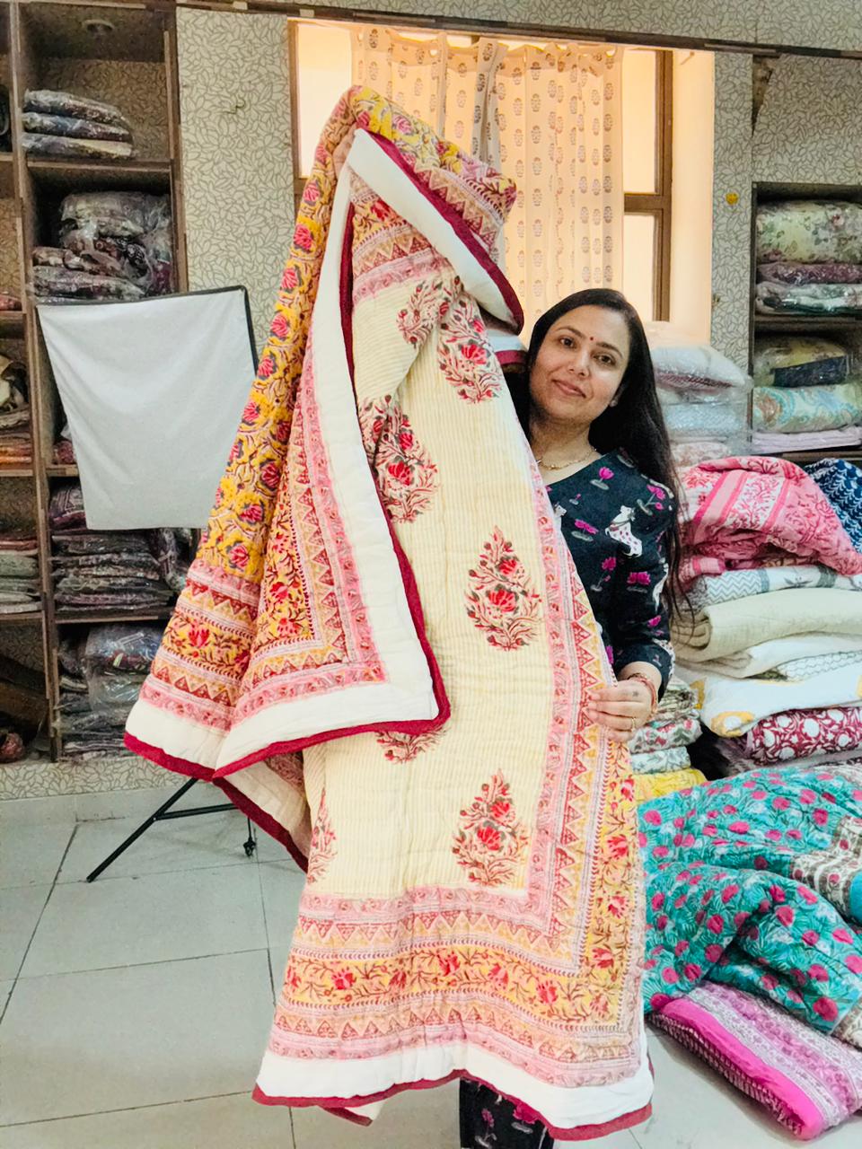 Double Bed - JAIPURI RAZAI - Hand Block Print
Pitambar
( Dispatch Time 24 Hours)