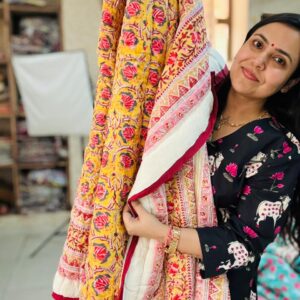 Double Bed - JAIPURI RAZAI - Hand Block Print 

Pitambar 

( Dispatch Time 24 Hours)