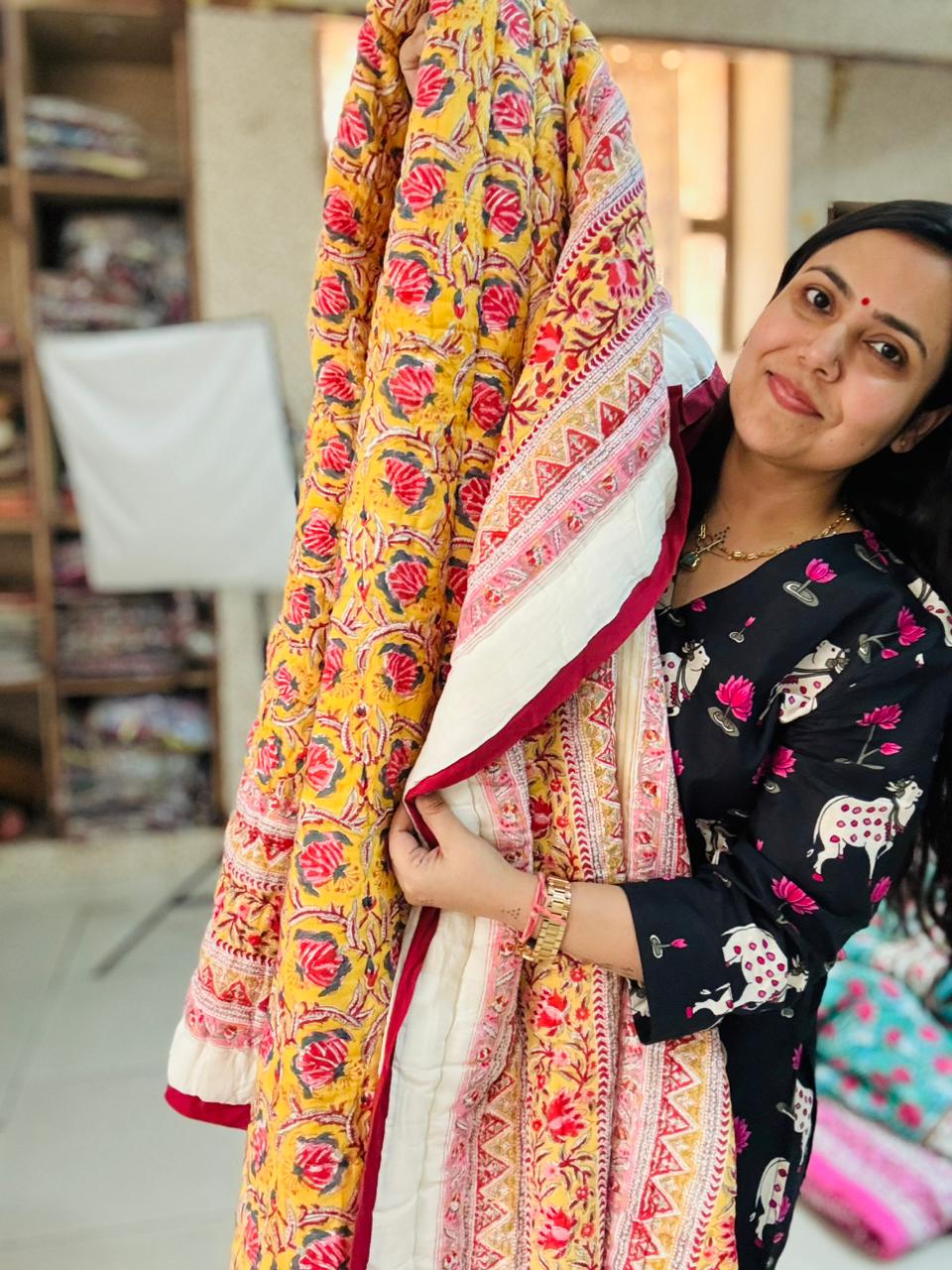 Double Bed - JAIPURI RAZAI - Hand Block Print
Pitambar
( Dispatch Time 24 Hours)