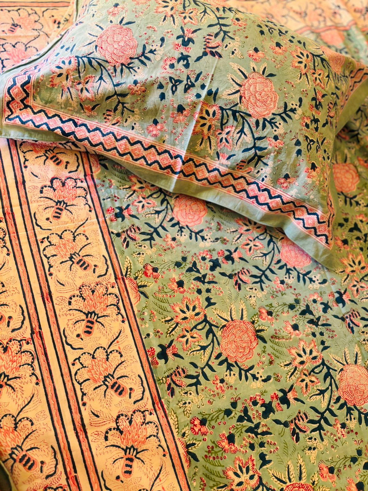 River - Super King Bedsheet with 2 Pillow Covers (Dispatch Time 24 hours)