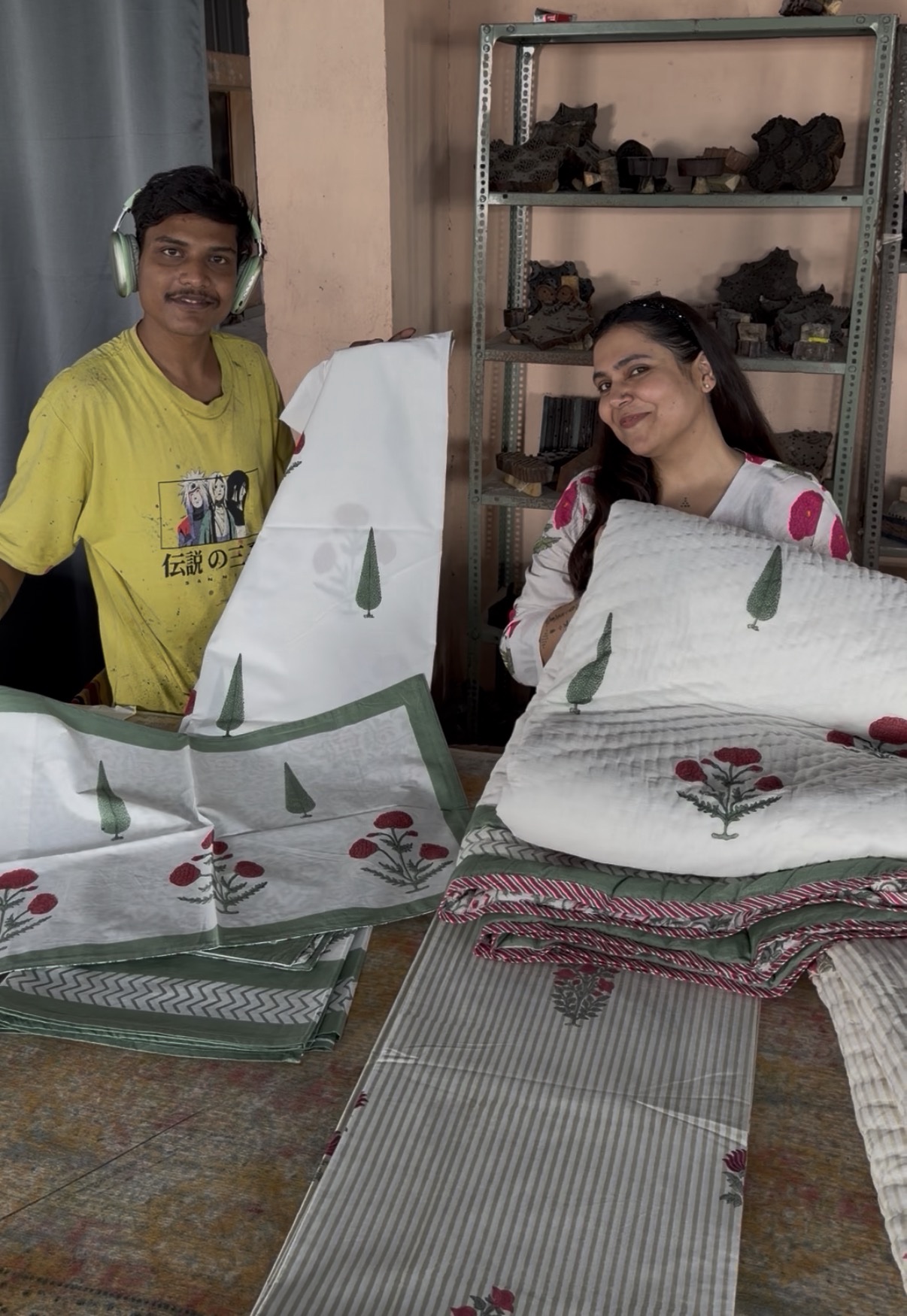 Bedsheet + Razai + Pillow Covers - Rosy (Dispatch time 24 Hours)
