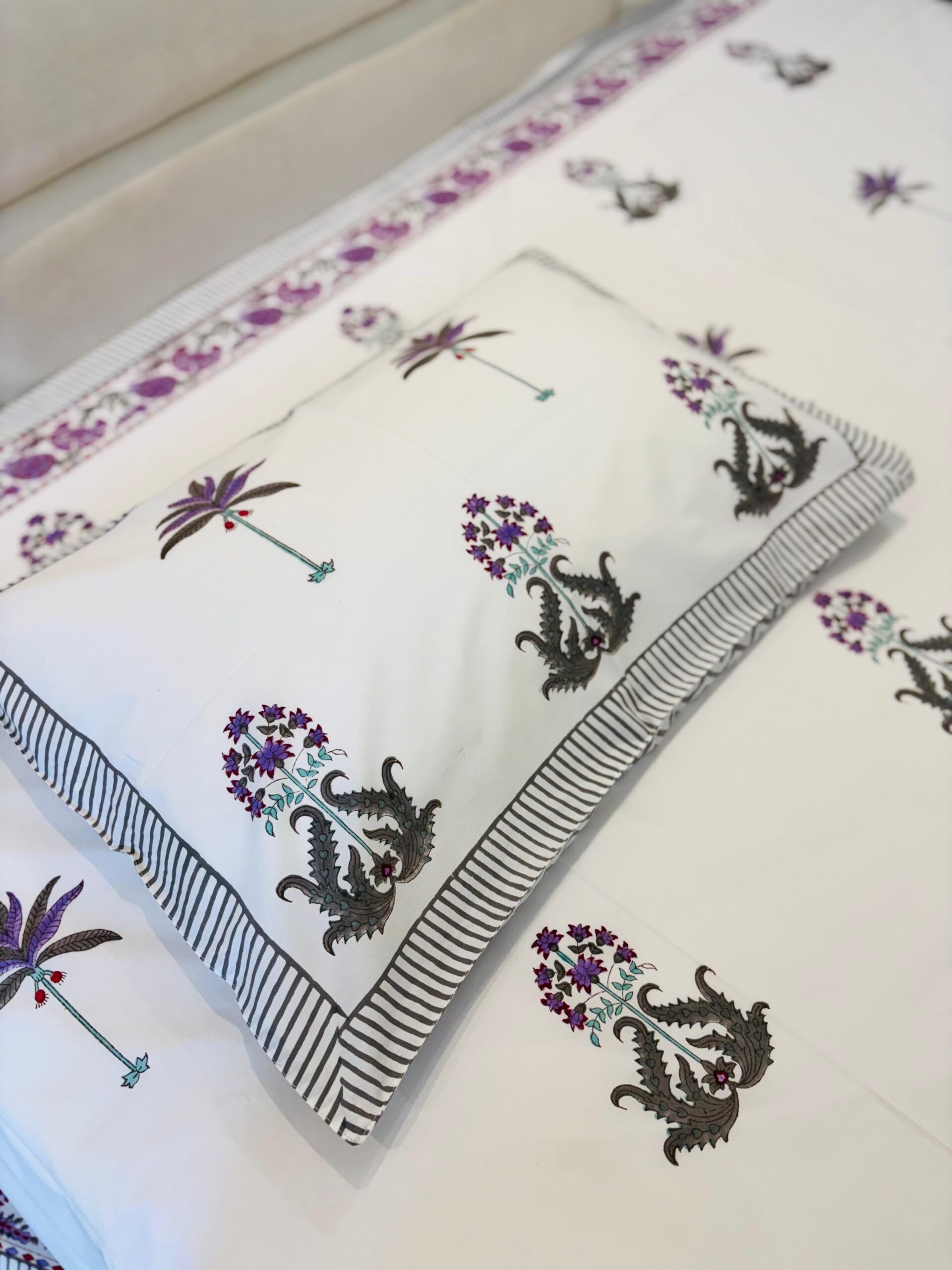 Fitted Bedsheet - Powder Purple (Dispatch time 24 hours) ………………………………………………………SIZES YOU MAY DECIDE ANY ( single/queen/king/super/duper- any size same price)