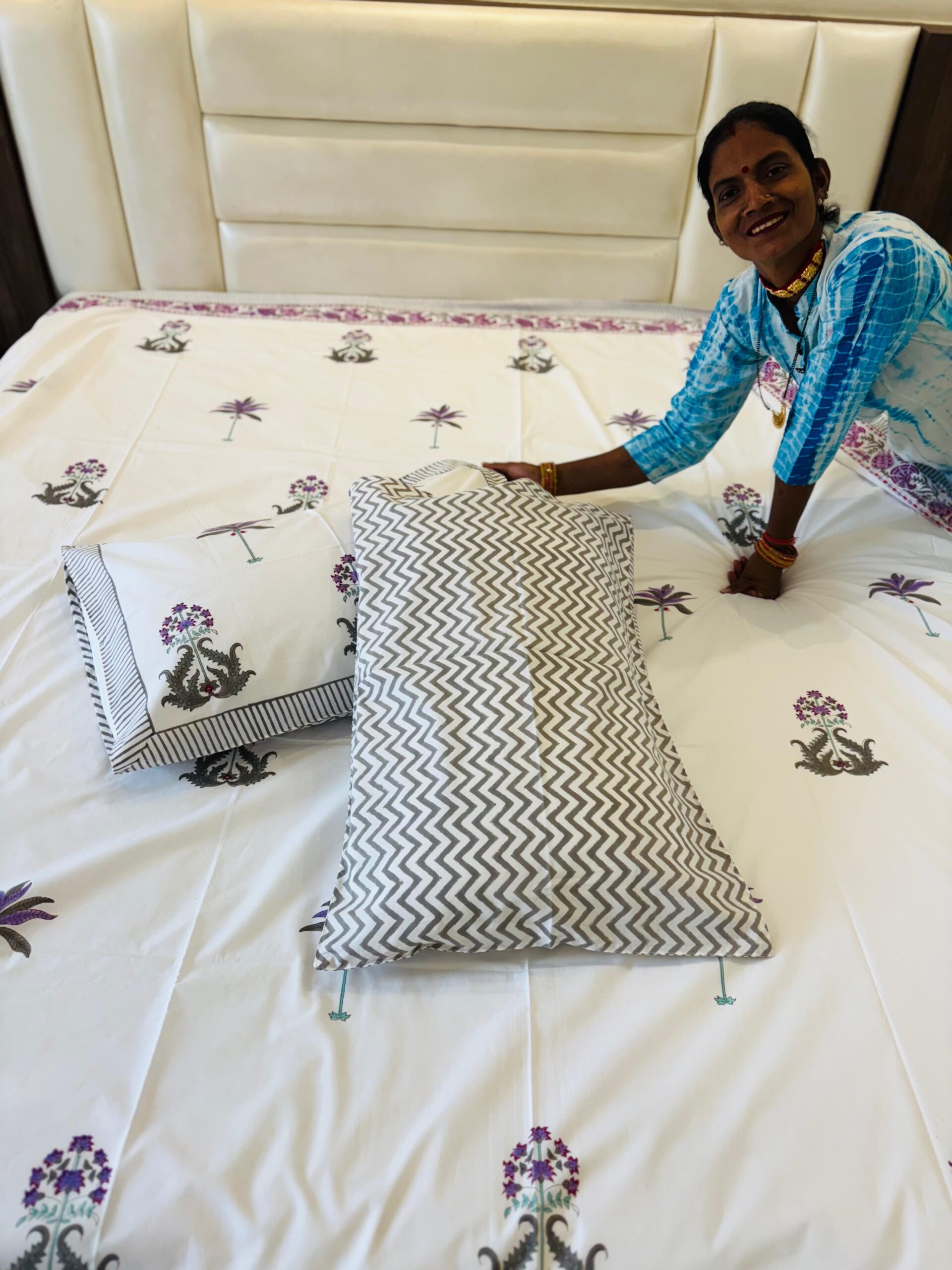 Fitted Bedsheet - Powder Purple (Dispatch time 24 hours) ………………………………………………………SIZES YOU MAY DECIDE ANY ( single/queen/king/super/duper- any size same price)