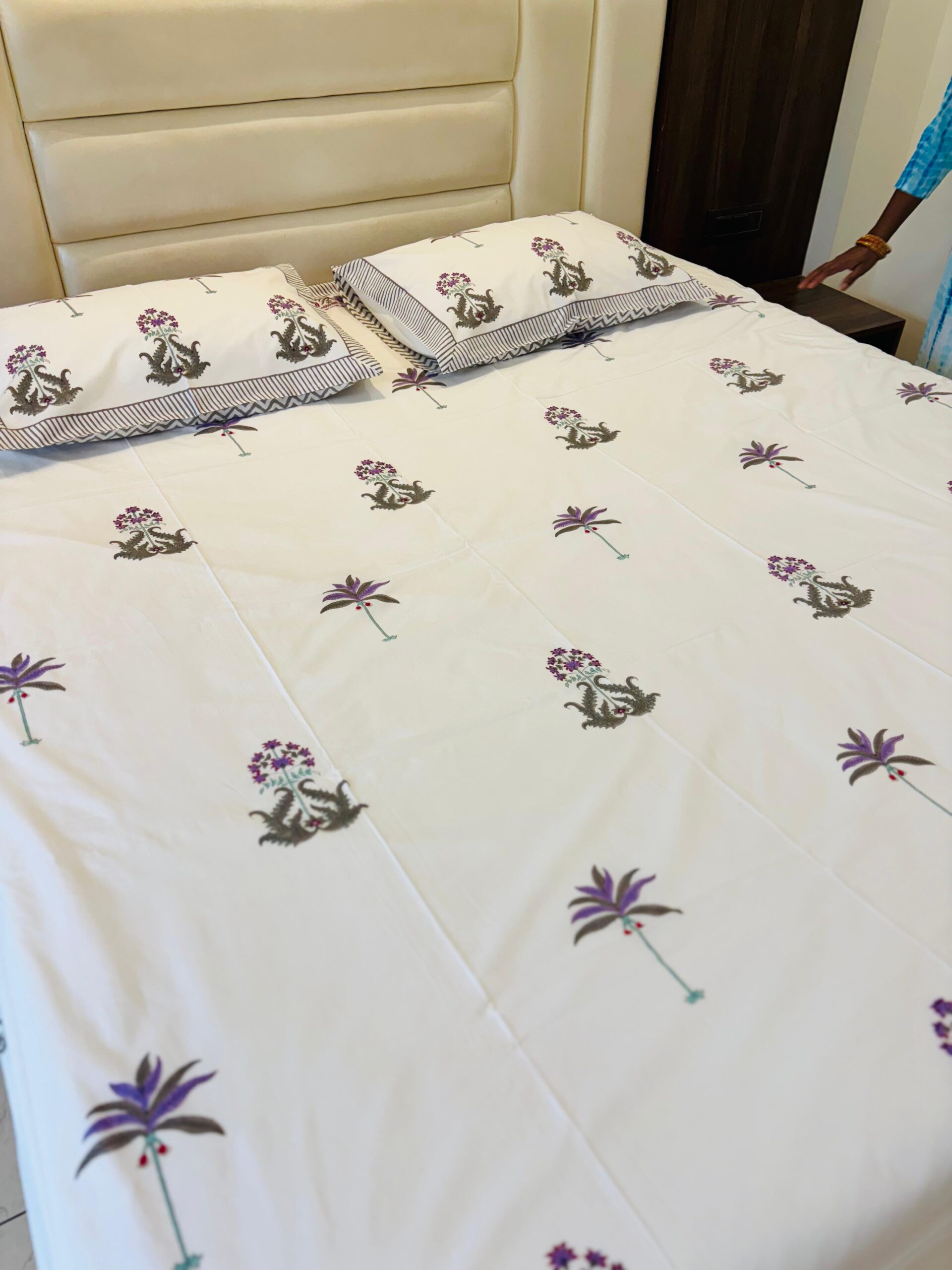 Fitted Bedsheet - Powder Purple (Dispatch time 24 hours) ………………………………………………………SIZES YOU MAY DECIDE ANY ( single/queen/king/super/duper- any size same price)