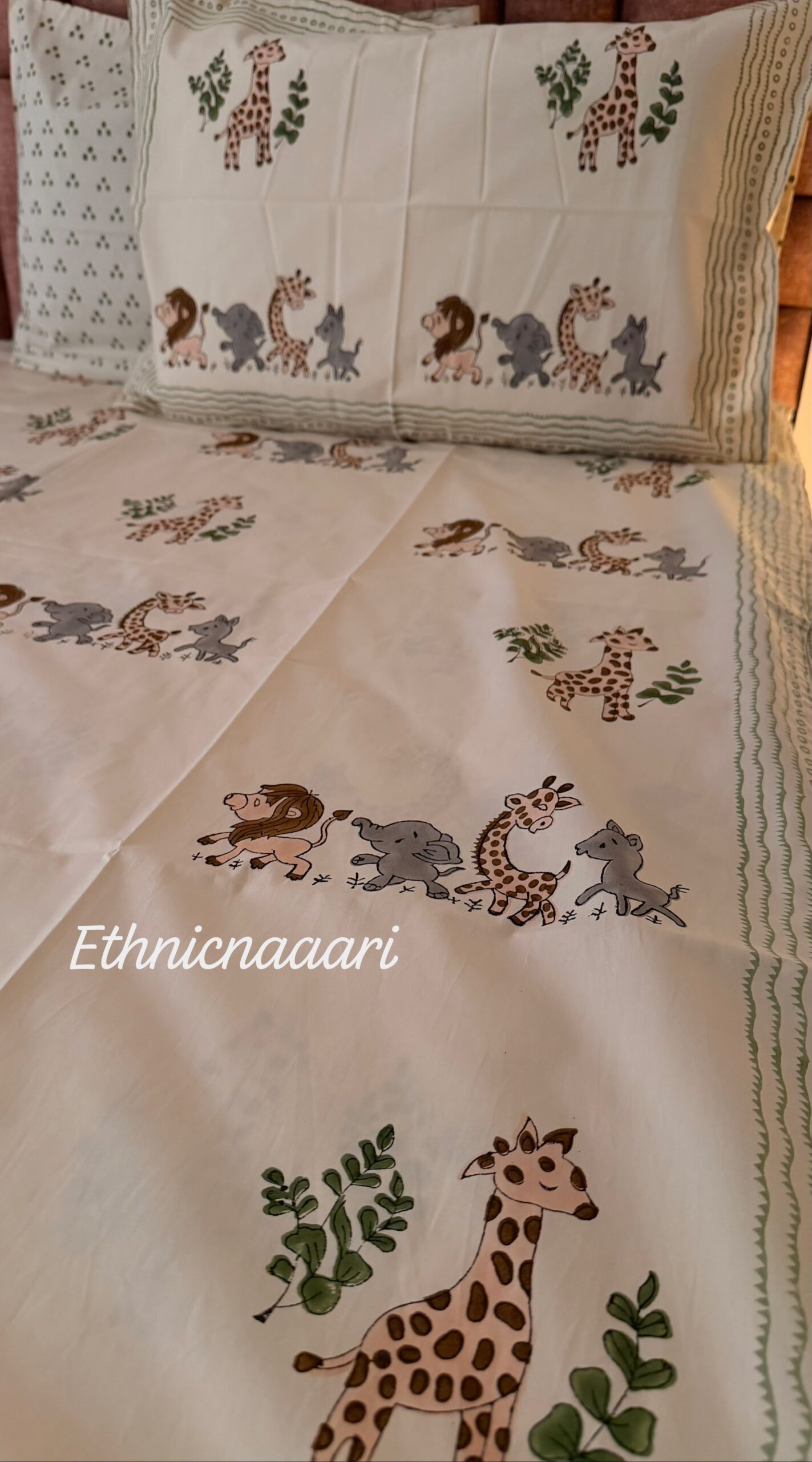 Jungle Party π¦ππ¦π Fitted Bedsheet- (Dispatch time 24 hours) β¦β¦β¦β¦β¦β¦β¦β¦β¦β¦β¦β¦β¦β¦β¦β¦β¦β¦β¦β¦SIZES YOU MAY DECIDE ANY( single/queen/king/super/duper- any size same price)