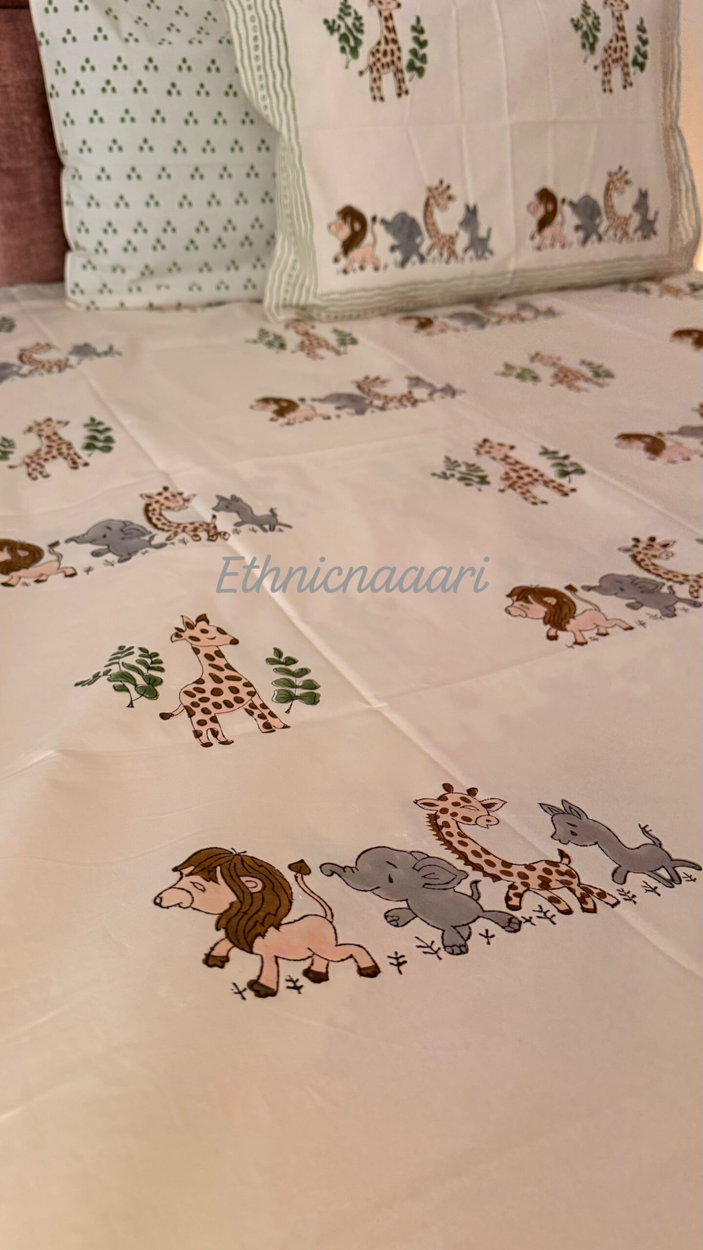 Jungle Party π¦ππ¦π Fitted Bedsheet- (Dispatch time 24 hours) β¦β¦β¦β¦β¦β¦β¦β¦β¦β¦β¦β¦β¦β¦β¦β¦β¦β¦β¦β¦SIZES YOU MAY DECIDE ANY( single/queen/king/super/duper- any size same price)