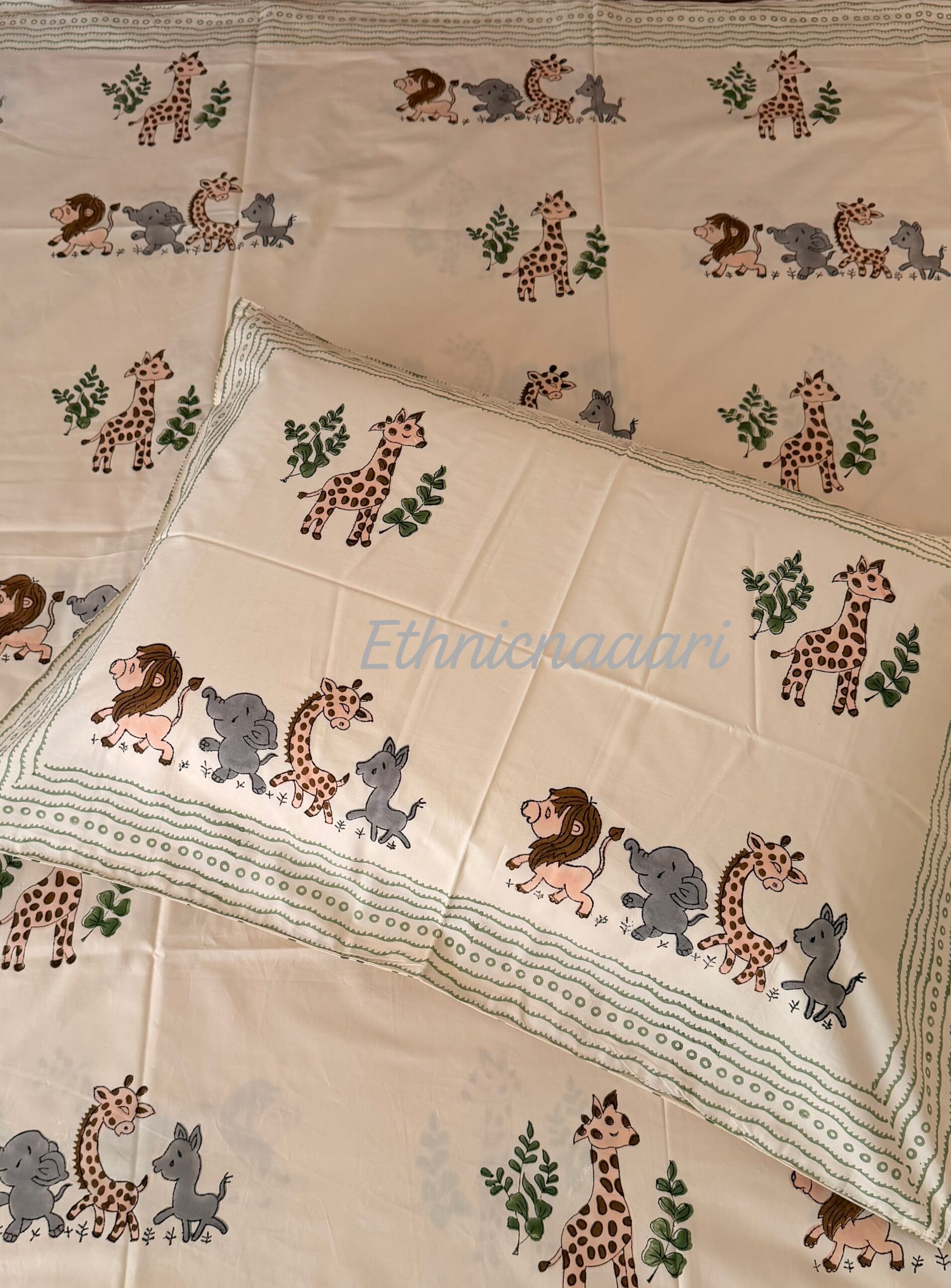 Jungle Party π¦ππ¦π Fitted Bedsheet- (Dispatch time 24 hours) β¦β¦β¦β¦β¦β¦β¦β¦β¦β¦β¦β¦β¦β¦β¦β¦β¦β¦β¦β¦SIZES YOU MAY DECIDE ANY( single/queen/king/super/duper- any size same price)