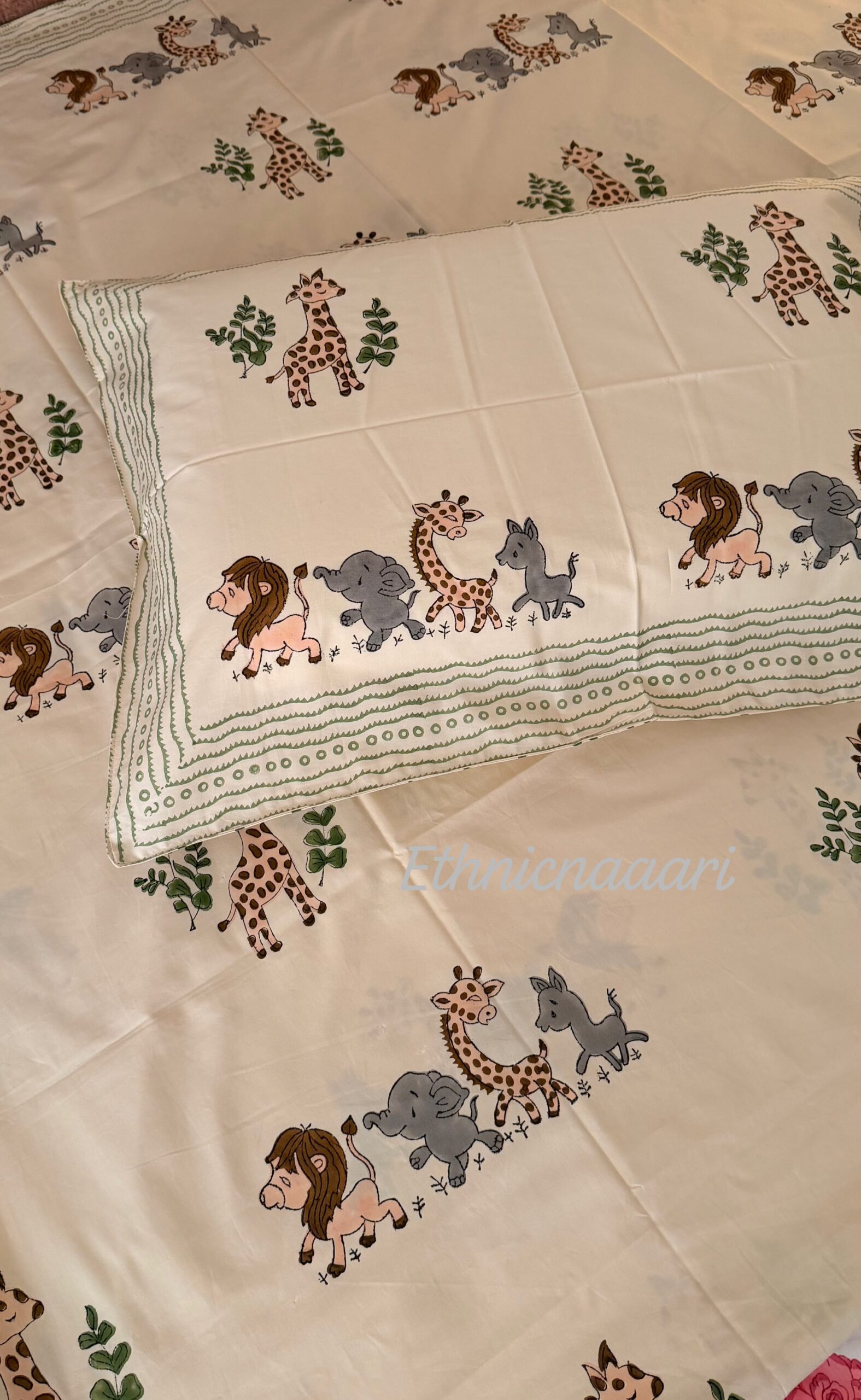 Jungle Party π¦ππ¦π Fitted Bedsheet- (Dispatch time 24 hours) β¦β¦β¦β¦β¦β¦β¦β¦β¦β¦β¦β¦β¦β¦β¦β¦β¦β¦β¦β¦SIZES YOU MAY DECIDE ANY( single/queen/king/super/duper- any size same price)