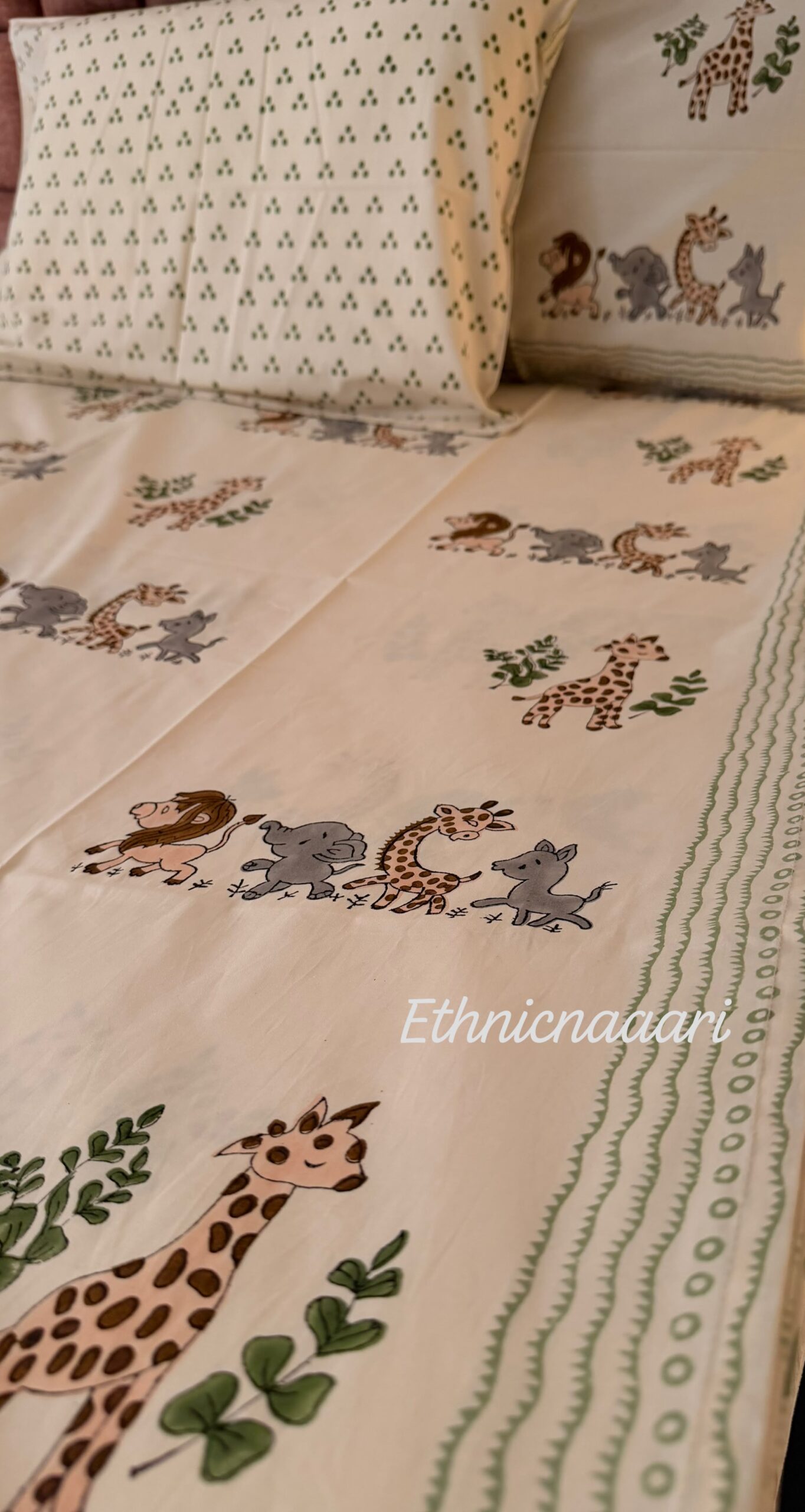 Jungle Party π¦ππ¦π Fitted Bedsheet- (Dispatch time 24 hours) β¦β¦β¦β¦β¦β¦β¦β¦β¦β¦β¦β¦β¦β¦β¦β¦β¦β¦β¦β¦SIZES YOU MAY DECIDE ANY( single/queen/king/super/duper- any size same price)