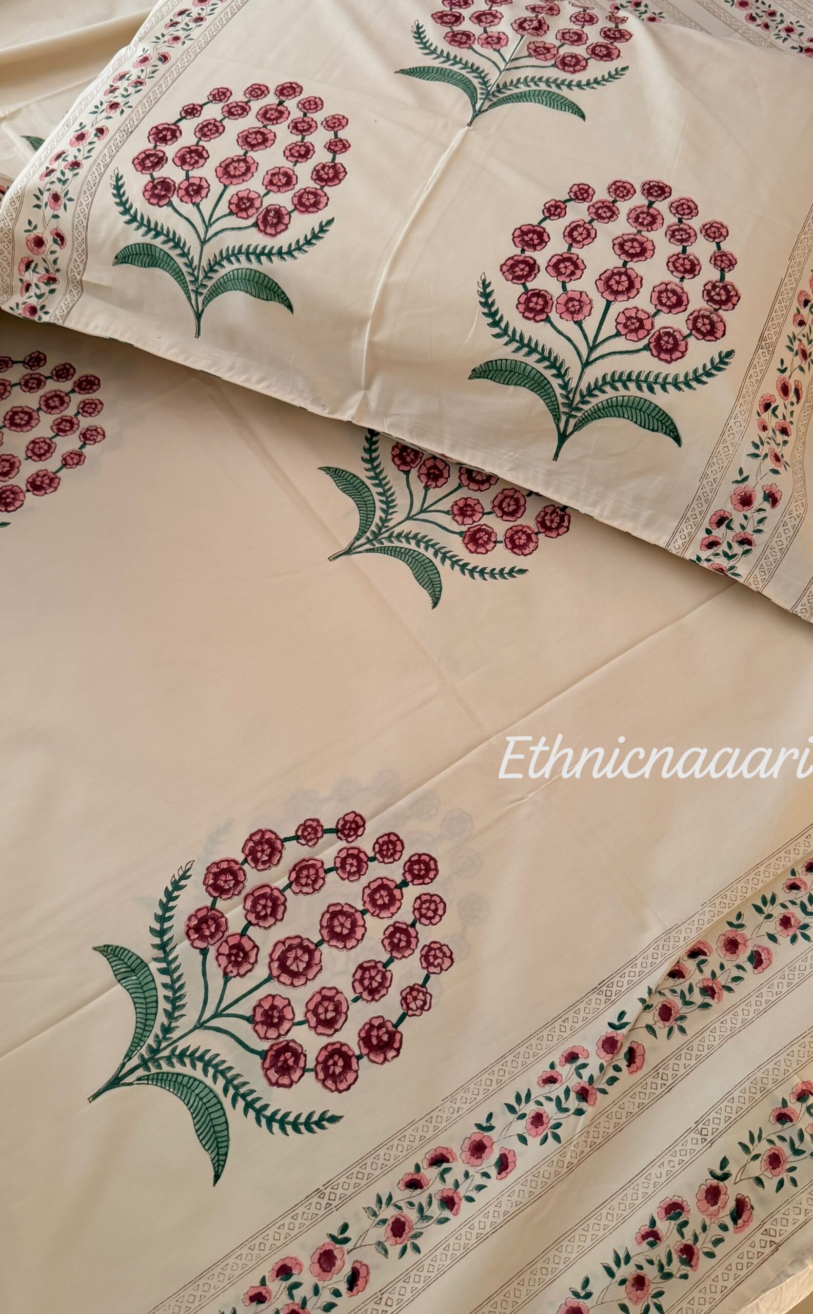 Plum 🍑Fitted Bedsheet - (Dispatch time 24 hours) ……………………………………………………SIZES YOU MAY DECIDE ANY( single/queen/king/super/duper- any size same price)