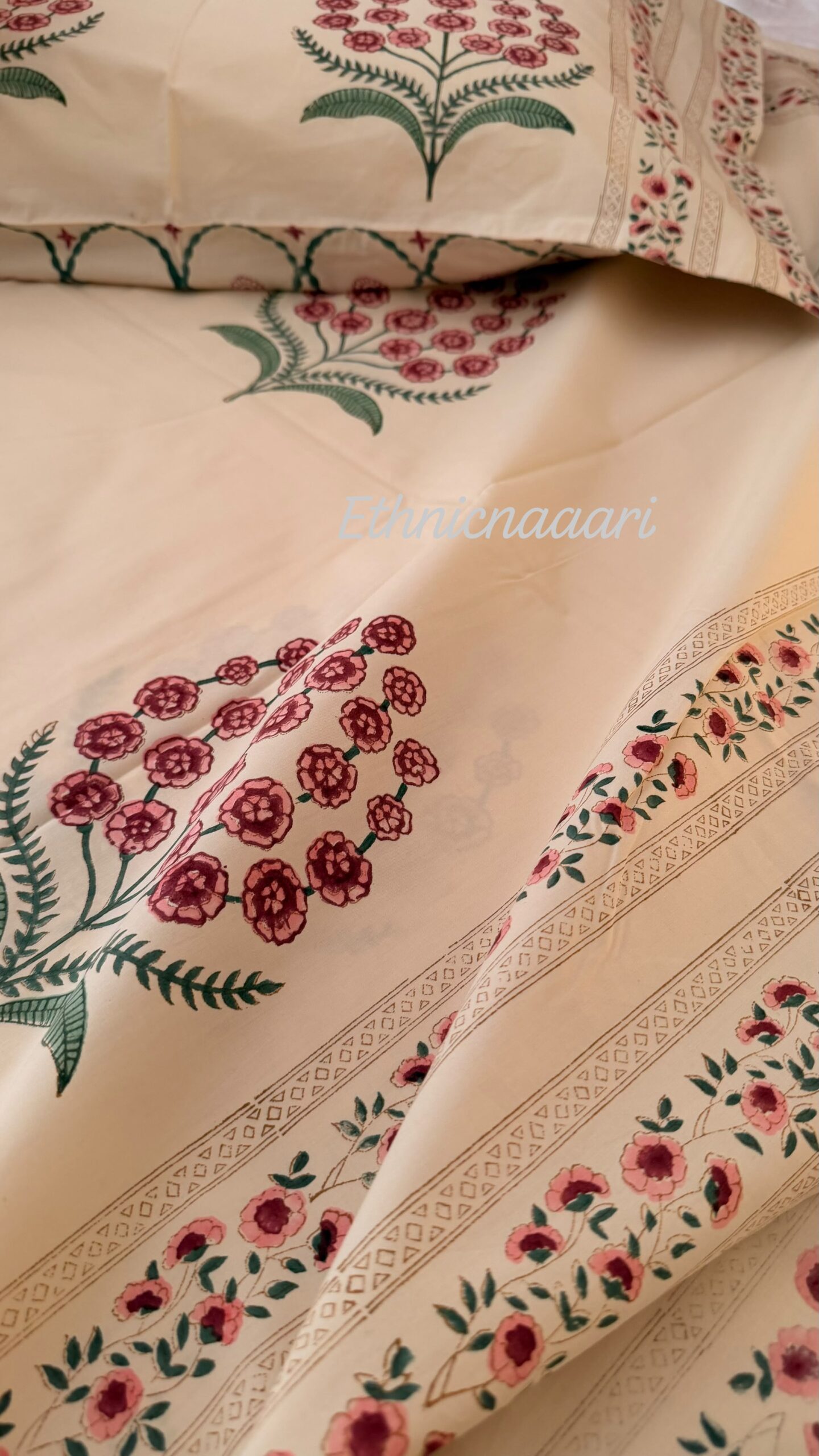 Plum 🍑Fitted Bedsheet - (Dispatch time 24 hours) ……………………………………………………SIZES YOU MAY DECIDE ANY( single/queen/king/super/duper- any size same price)