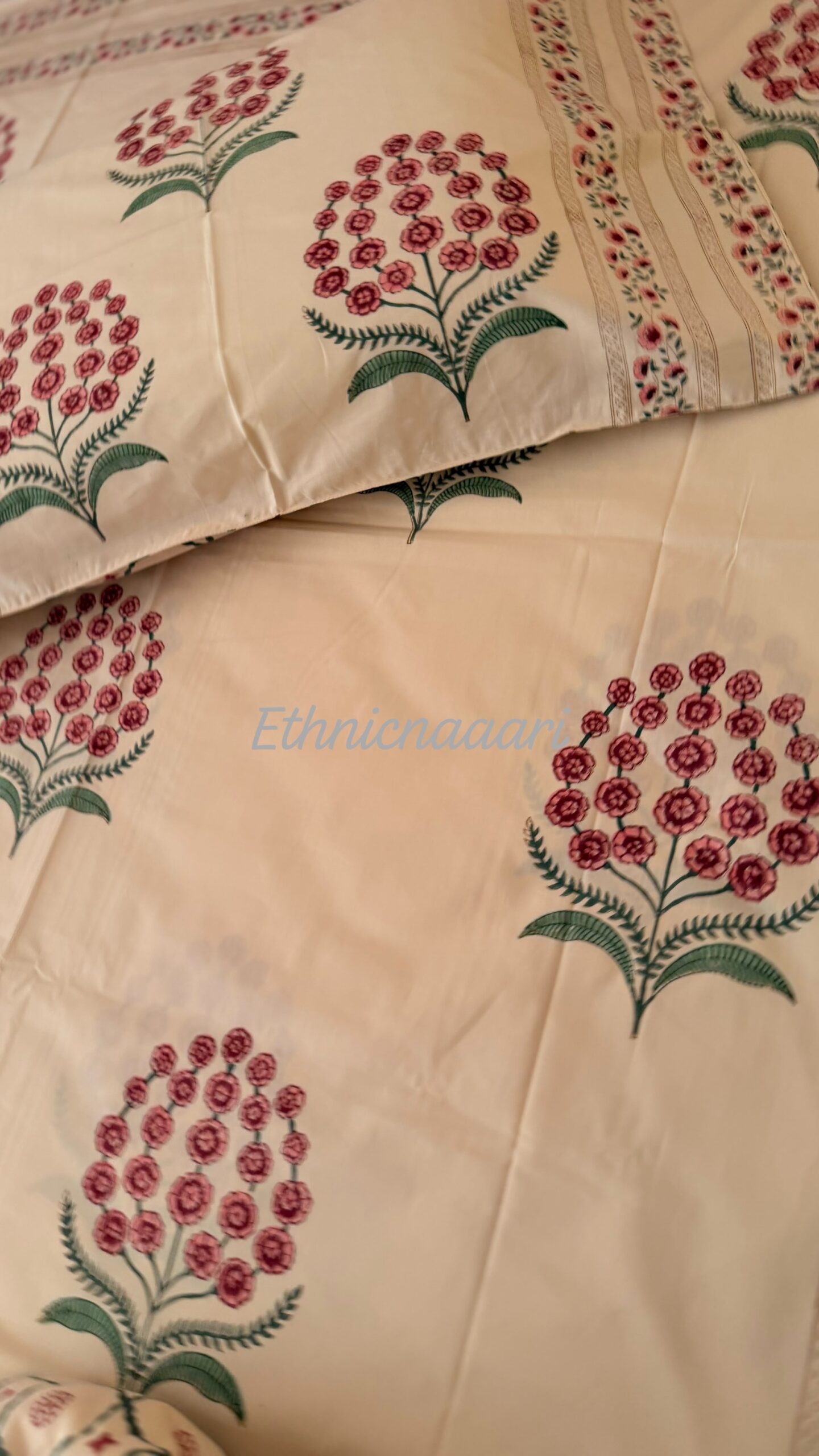 Plum 🍑Fitted Bedsheet - (Dispatch time 24 hours) ……………………………………………………SIZES YOU MAY DECIDE ANY( single/queen/king/super/duper- any size same price)