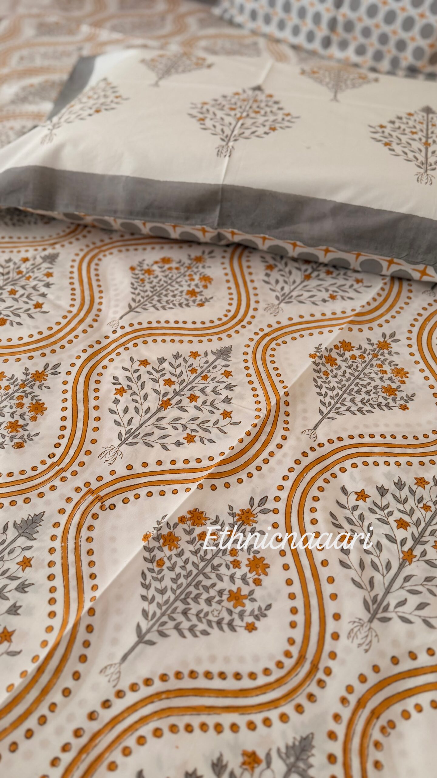 Marigold 🌼 Fitted Bedsheet - (Dispatch time 24 hours) ……………………………………………………SIZES YOU MAY DECIDE ANY( single/queen/king/super/duper- any size same price)