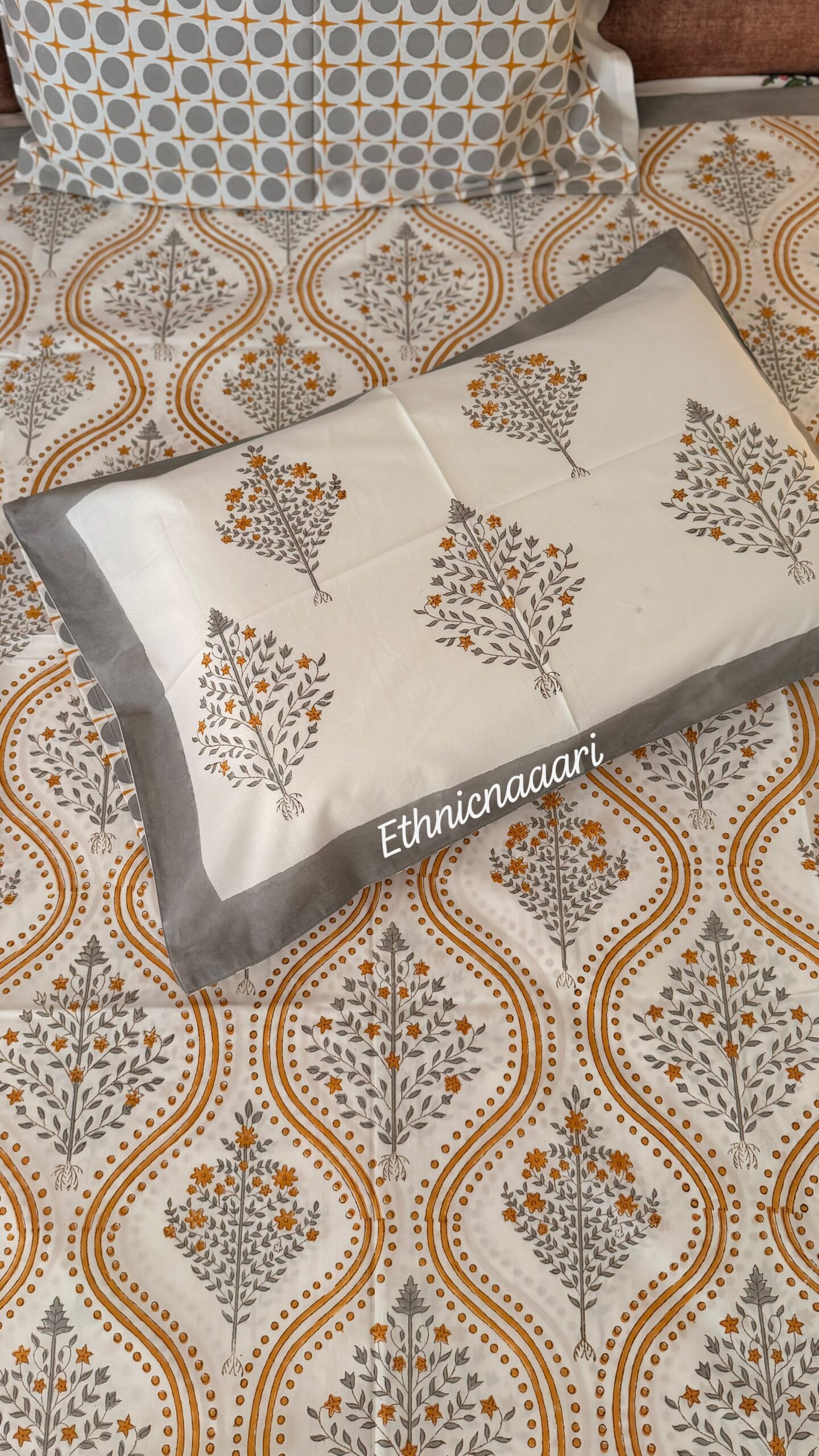 Marigold 🌼 Fitted Bedsheet - (Dispatch time 24 hours) ……………………………………………………SIZES YOU MAY DECIDE ANY( single/queen/king/super/duper- any size same price)