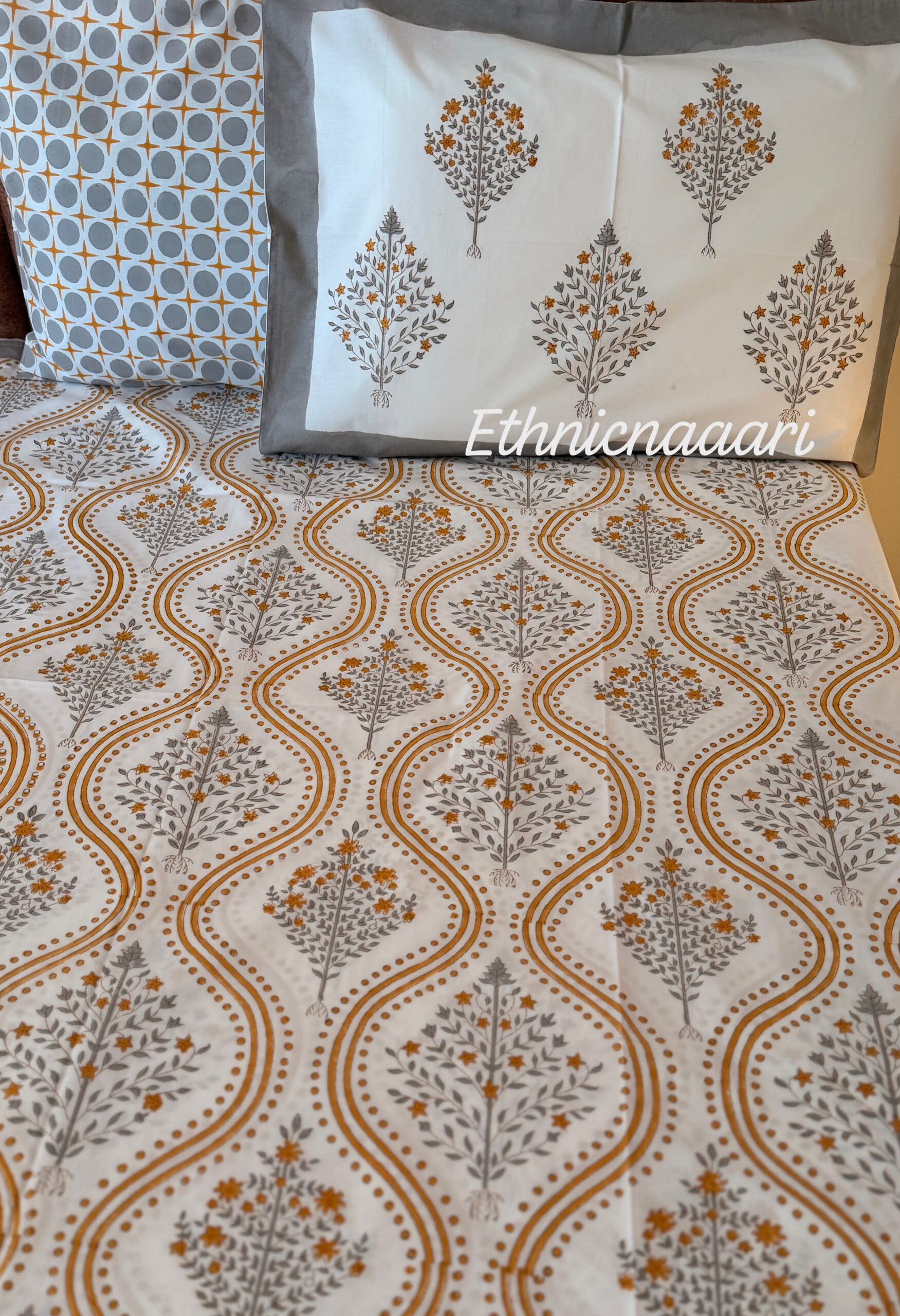 Marigold 🌼 Fitted Bedsheet - (Dispatch time 24 hours) ……………………………………………………SIZES YOU MAY DECIDE ANY( single/queen/king/super/duper- any size same price)