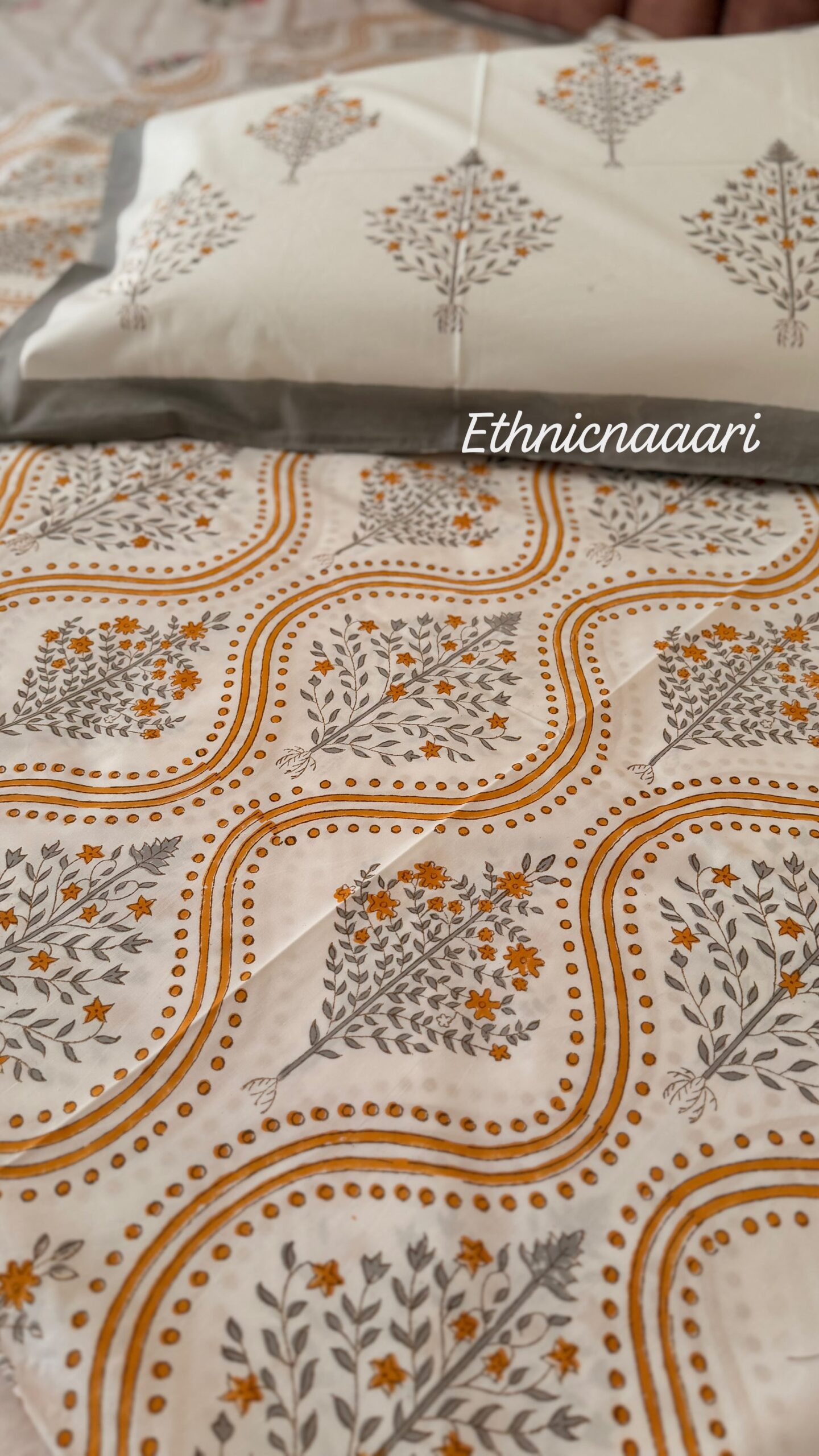 Marigold 🌼 Fitted Bedsheet - (Dispatch time 24 hours) ……………………………………………………SIZES YOU MAY DECIDE ANY( single/queen/king/super/duper- any size same price)