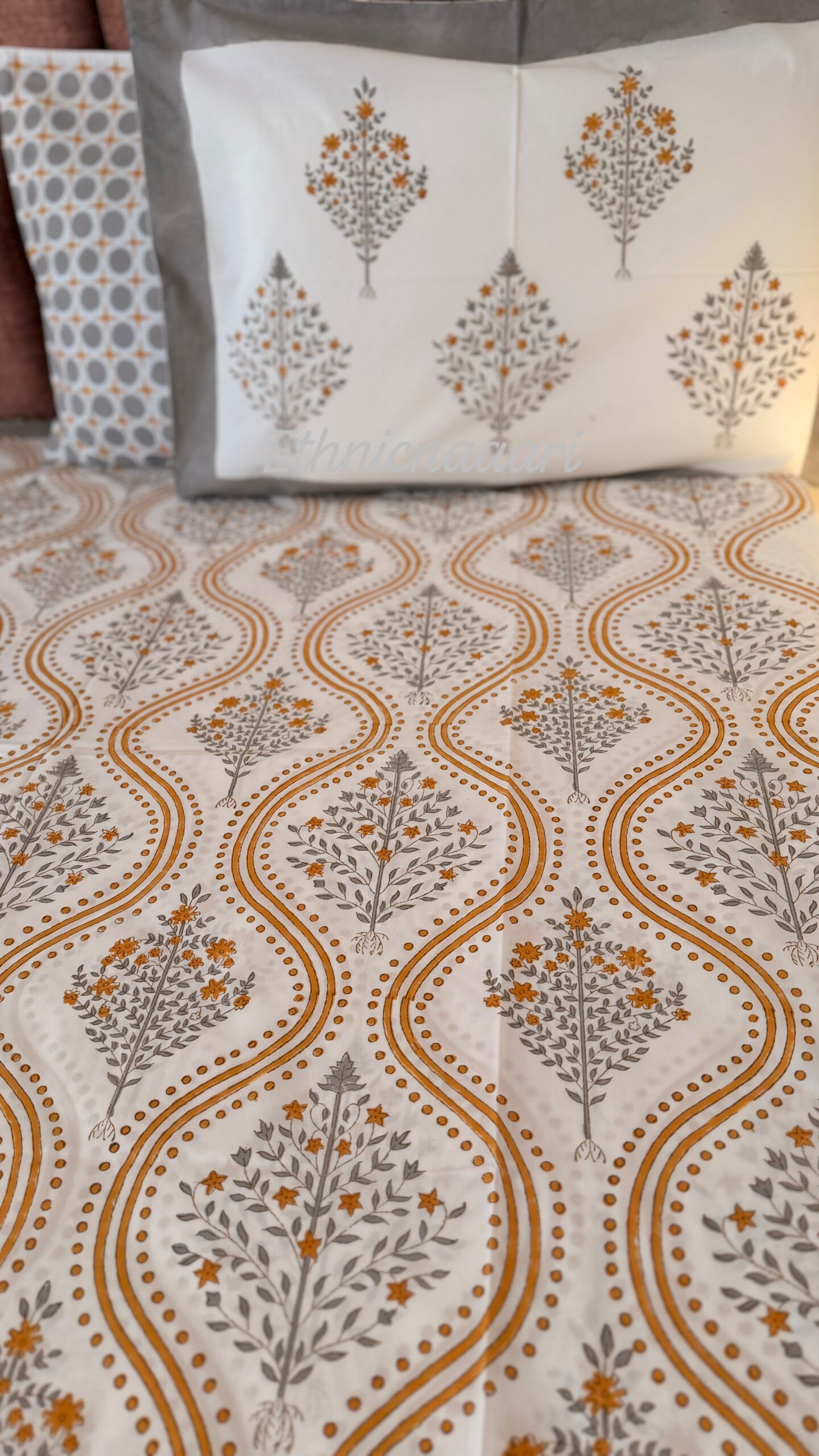Marigold 🌼 Fitted Bedsheet - (Dispatch time 24 hours) ……………………………………………………SIZES YOU MAY DECIDE ANY( single/queen/king/super/duper- any size same price)