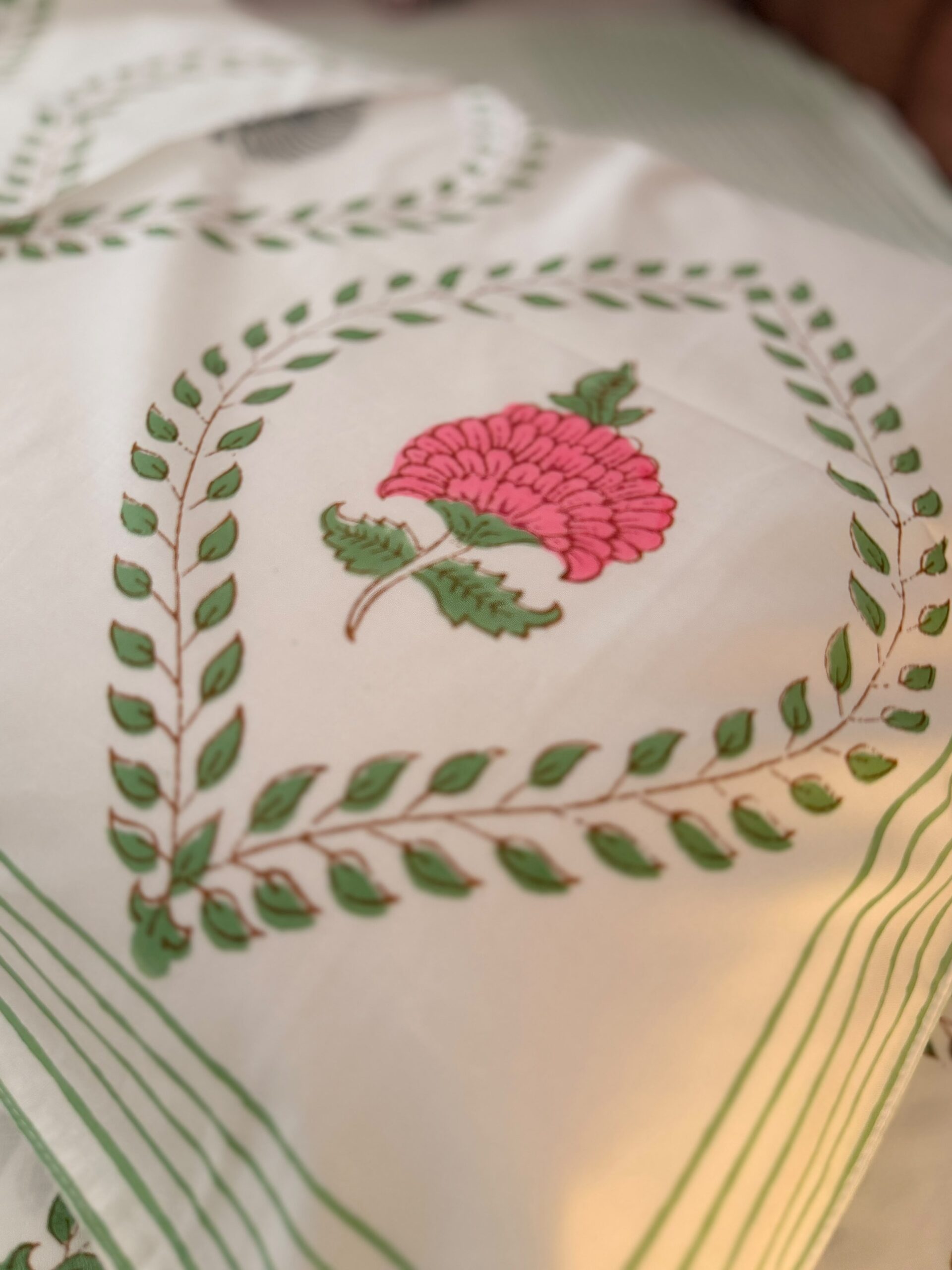 Rose in the garden 🌹 - Fitted Bedsheet - (Dispatch time 24 hours) ……………………………………………………SIZES YOU MAY DECIDE ANY( single/queen/king/super/duper- any size same price)