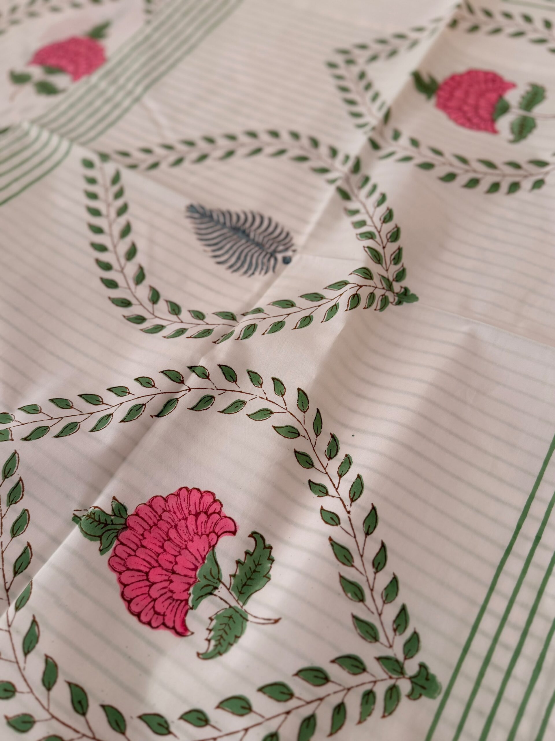 Rose in the garden 🌹 - Fitted Bedsheet - (Dispatch time 24 hours) ……………………………………………………SIZES YOU MAY DECIDE ANY( single/queen/king/super/duper- any size same price)
